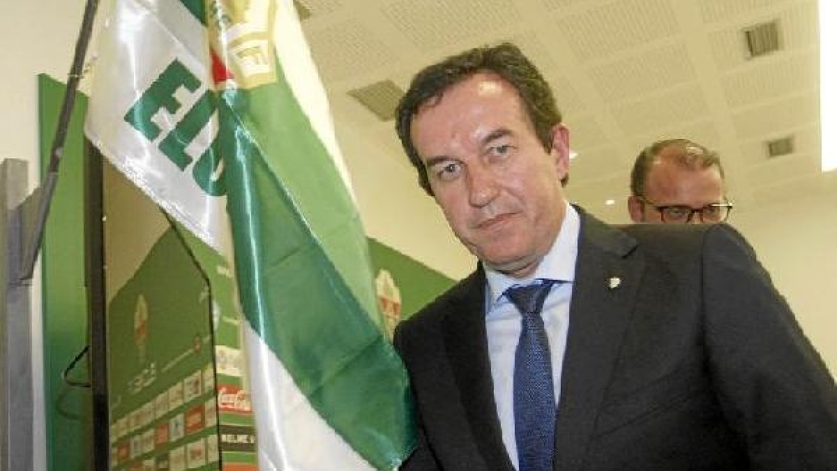 El presidente Anguix sigue cumpliendo con los plazos marcados.