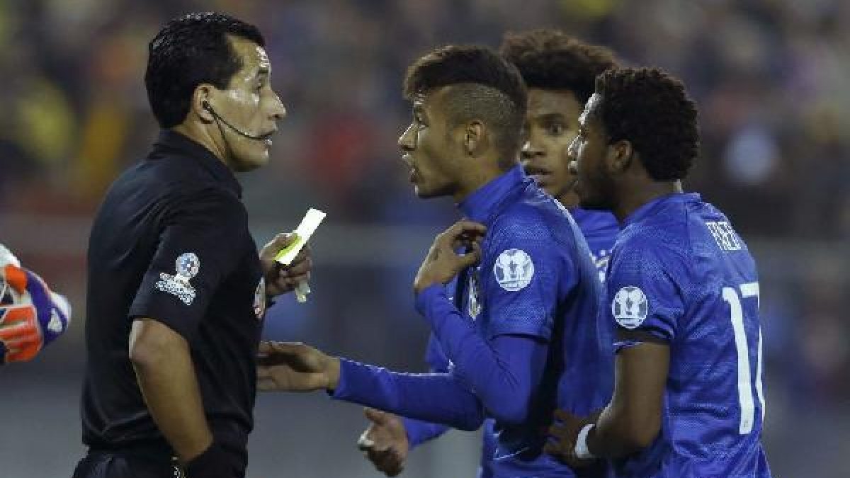 Neymar fue expulsado contra Colombia.
