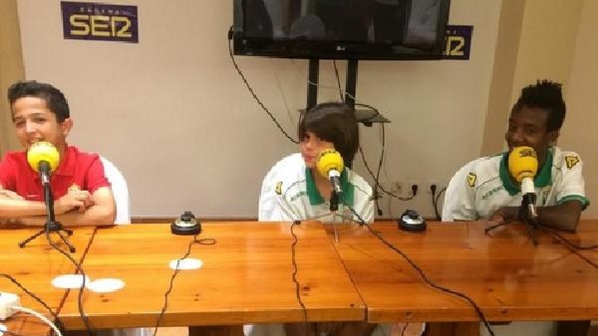 Juan Pérez con los compañeros del Córdoba.