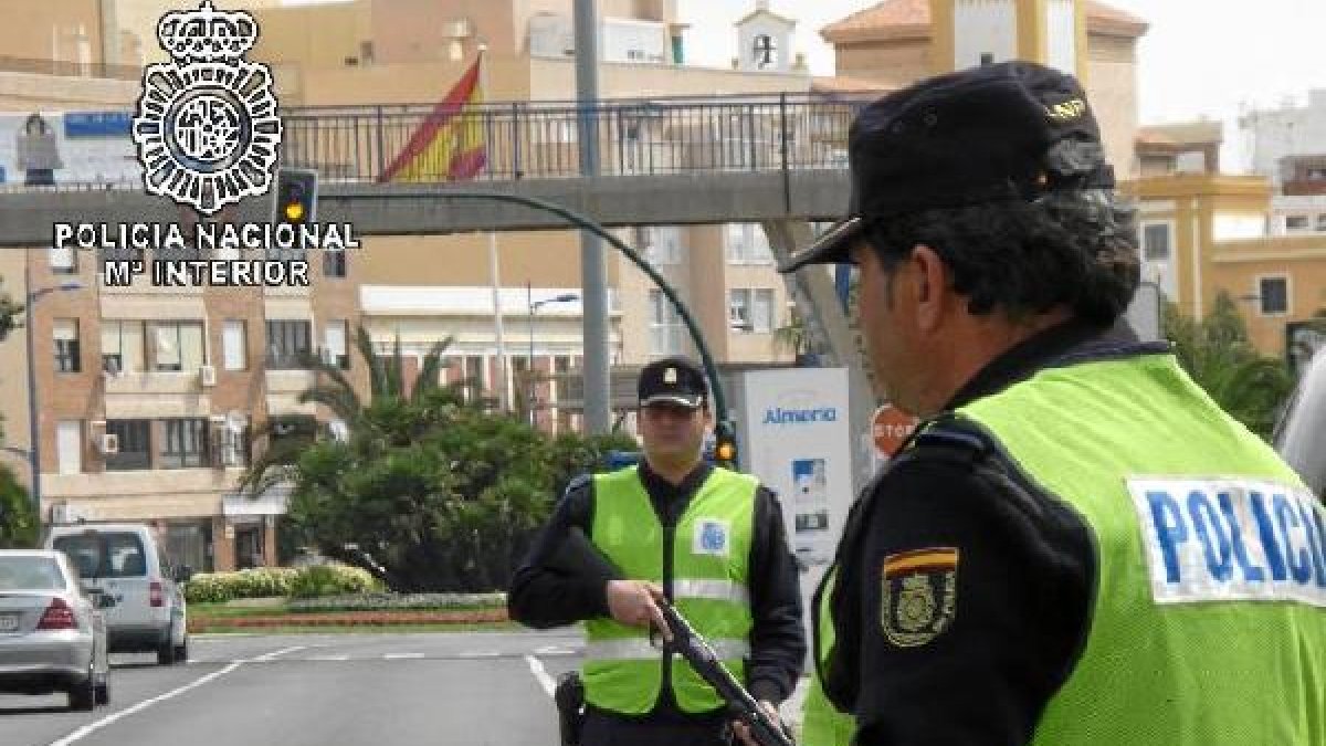 Policía Nacional en el acceso a Pescadería