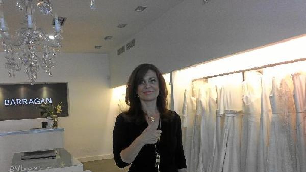 La diseñadora almeriense muestra su Dedal de Oro.