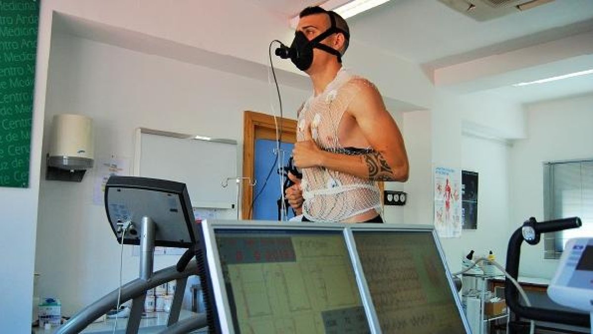 Fran Vélez en el Centro Andaluz de Medicina Deportiva.