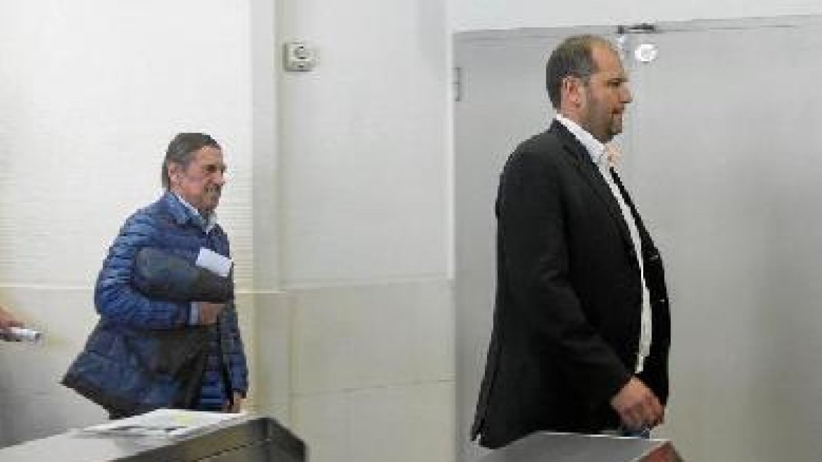 Llegada del expresidente Archanco y Txuma Peralta.