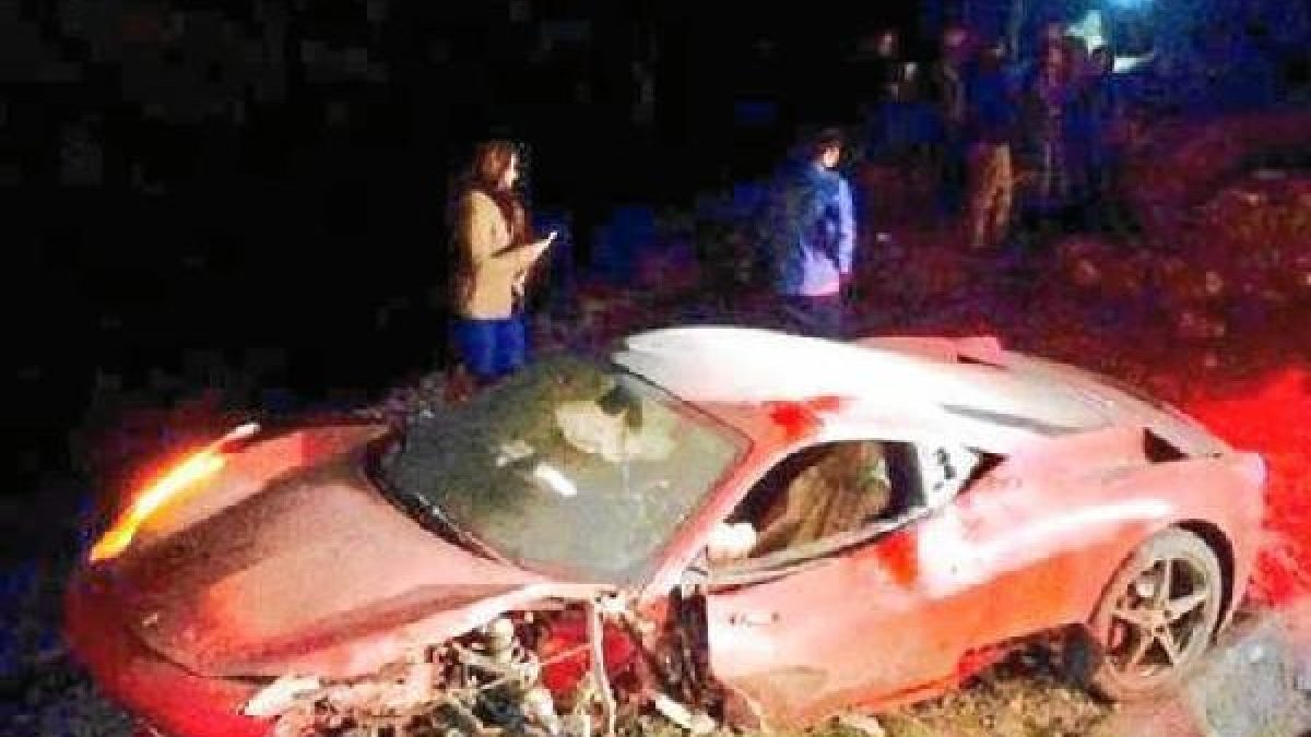 Asi quedó el Ferrari de Arturo Vidal.