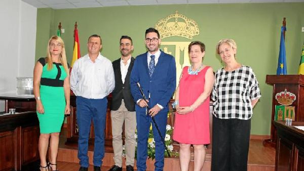 Foto en grupo del nuevo equipo de Gobierno.