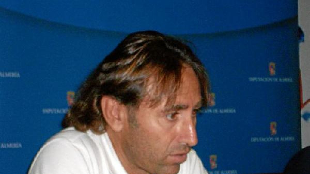 Barbero convoca a los porteros de Almería para la gran Batalla.