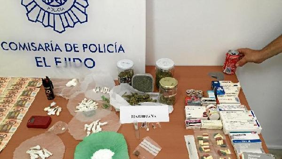 Material incautado a los detenidos por la Policía Nacional.