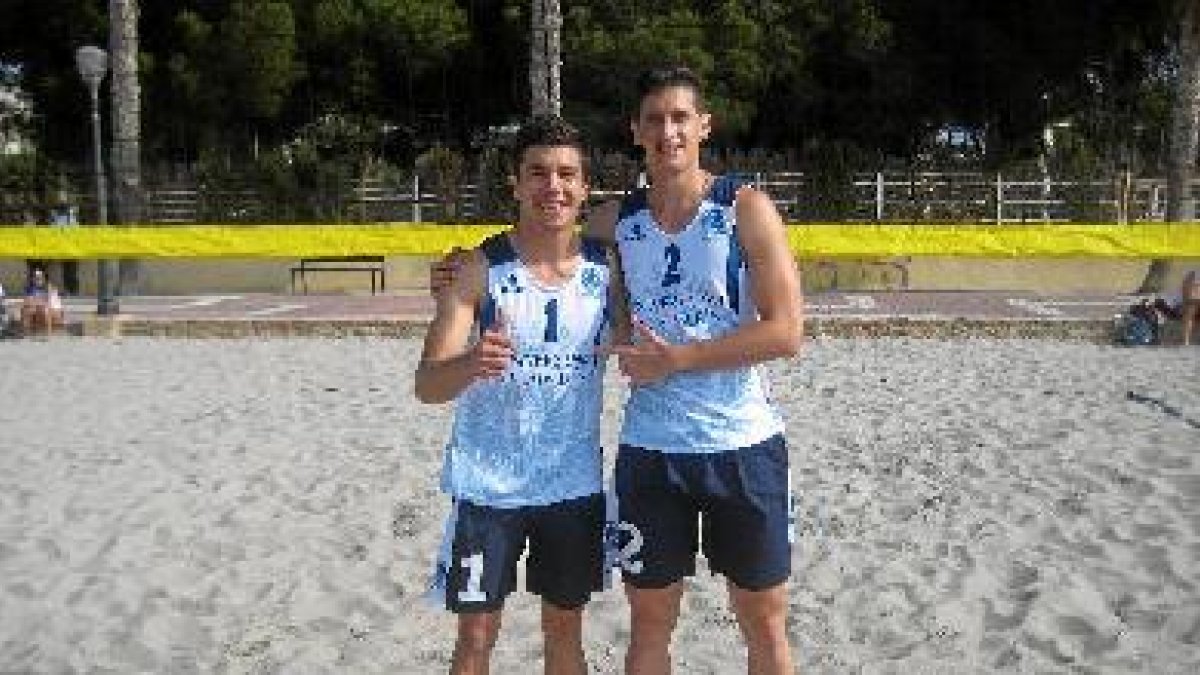Curro Sáez e Ignacio Sánchez en las instalaciones del Club Natación.