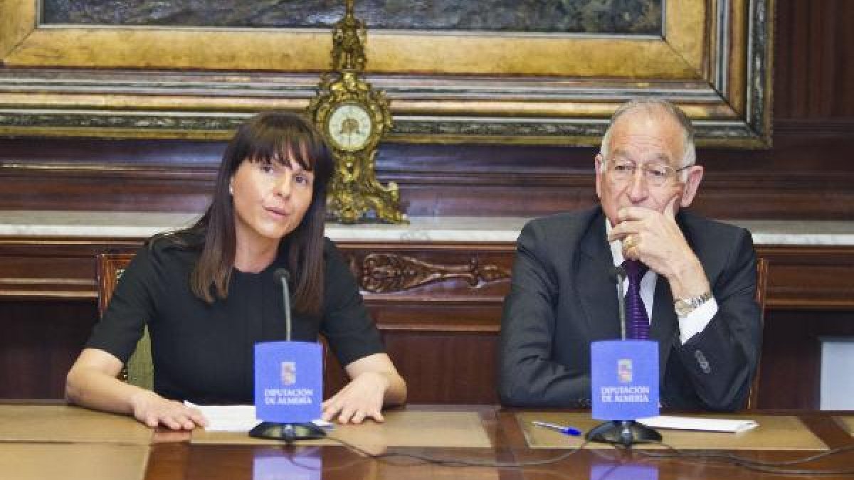 La diputada responsable del programa junto