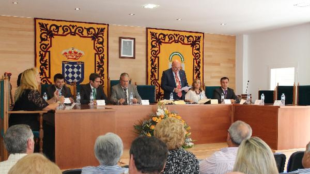 Acto de constitución del nuevo ayuntamiento de Fines