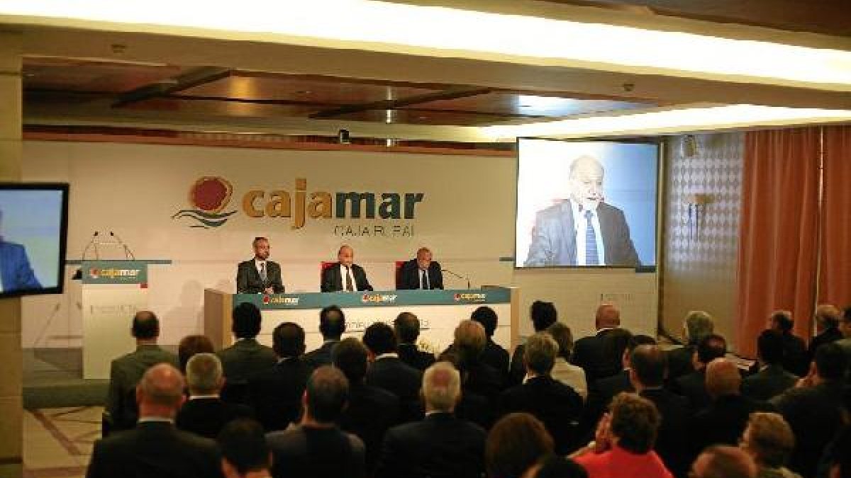 Asamblea de Cajamar ayer en La Envía