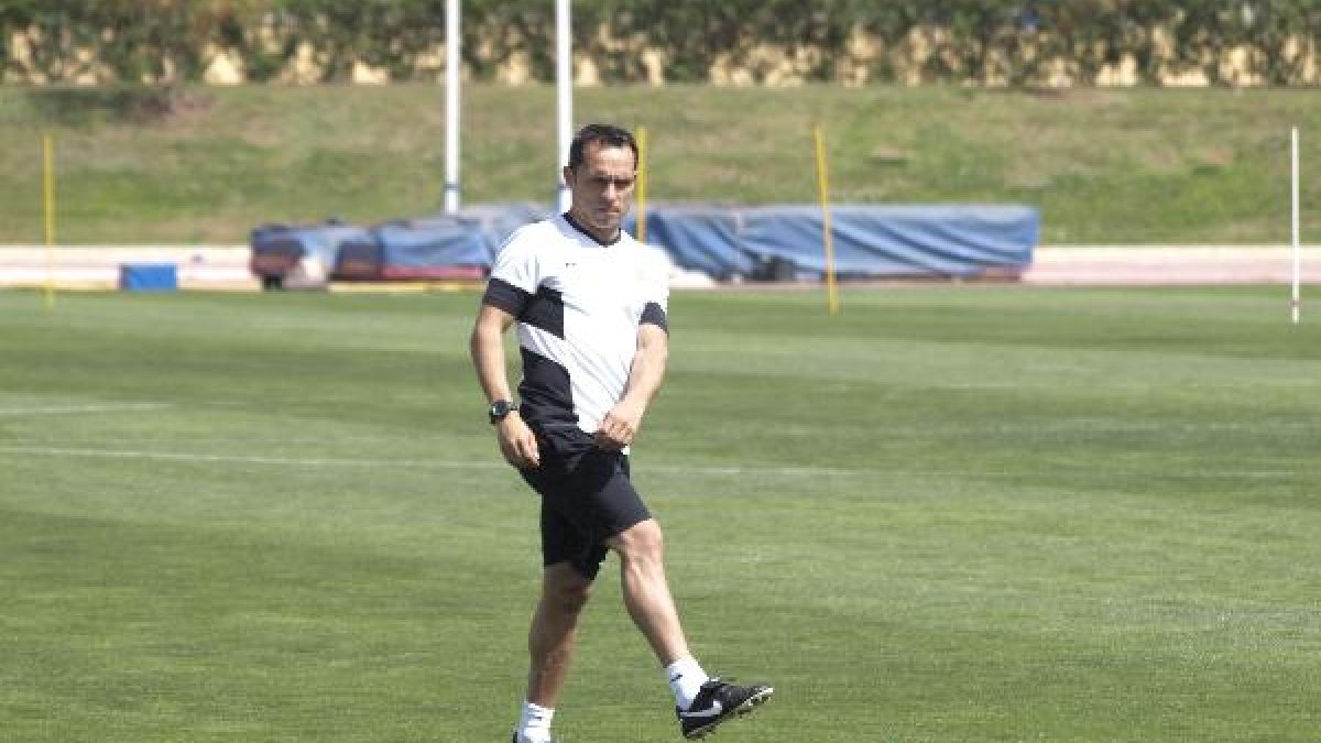 Sergi Barjuan sigue al frente del primer equipo.