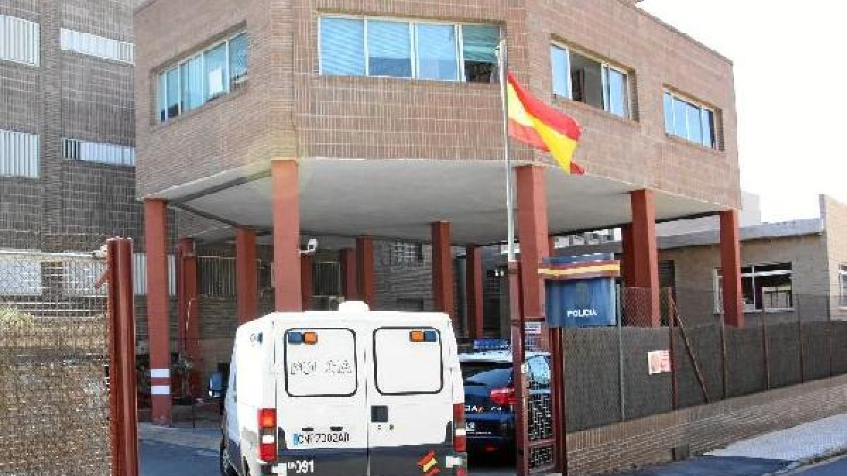 acceso a los calabozos de la Comisaría de Almería