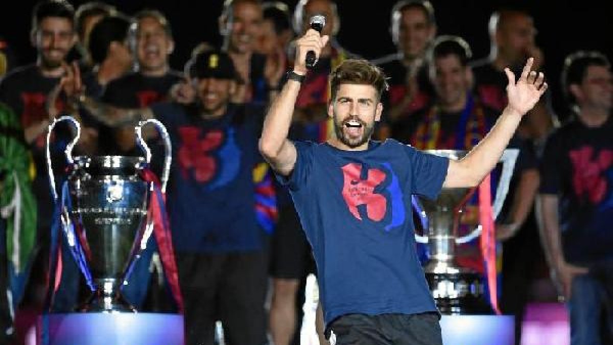 Piqué en la fiesta del la quinta Copa de Europa.