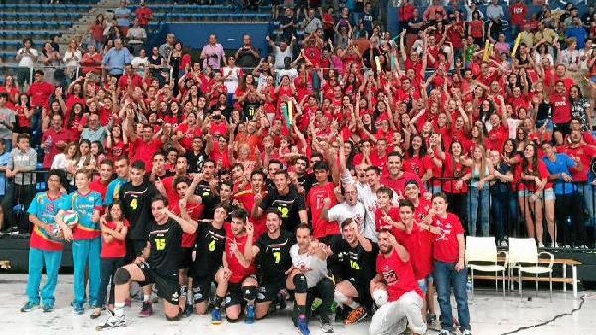 Cosme Prenafeta el día que hizo campeón de España a Mintonette.