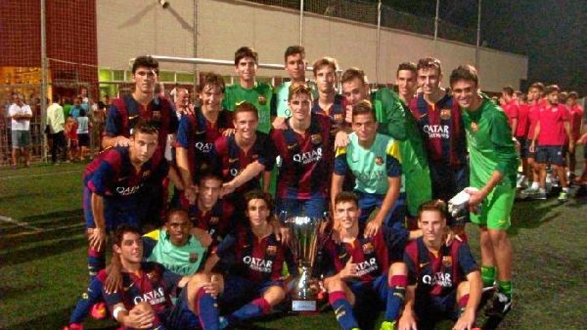 Los chicos del Barça con la Copa de la pasada edición.