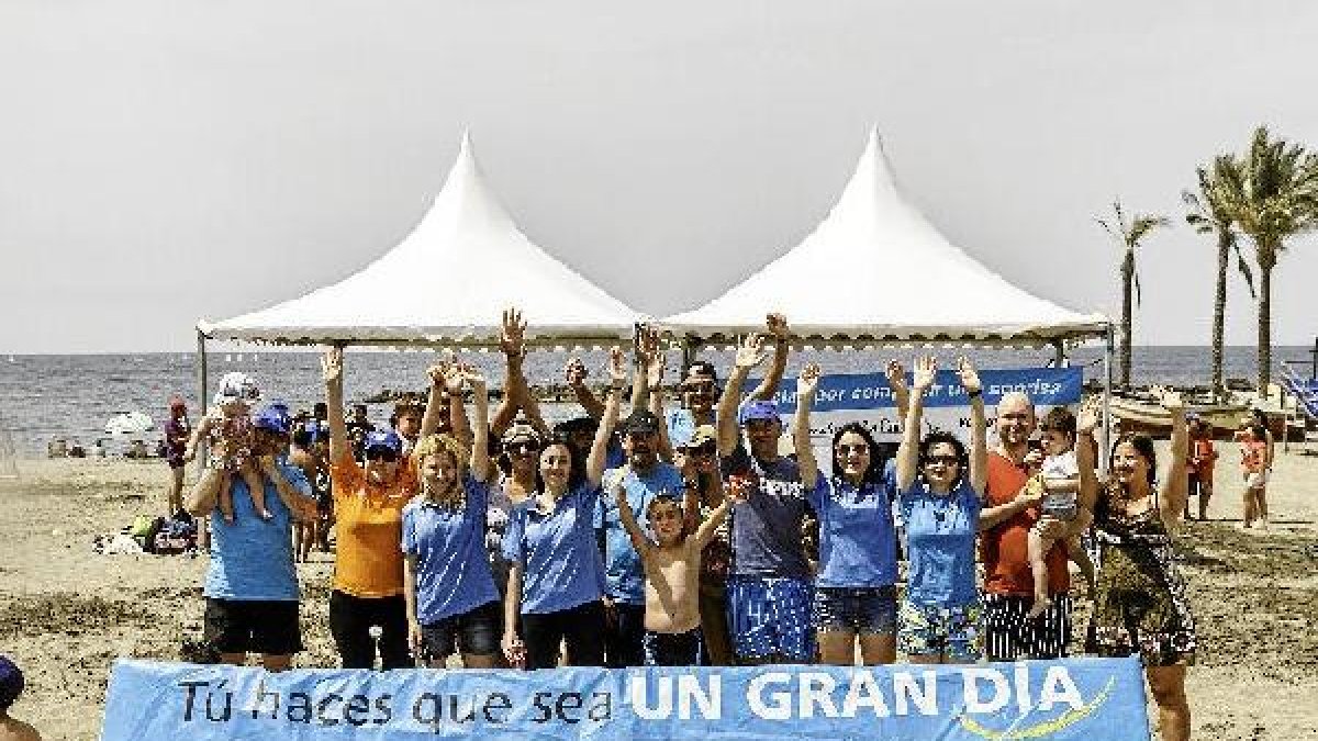 El Palmeral se convirtió en espacio de solidaridad para un centenar de niños.