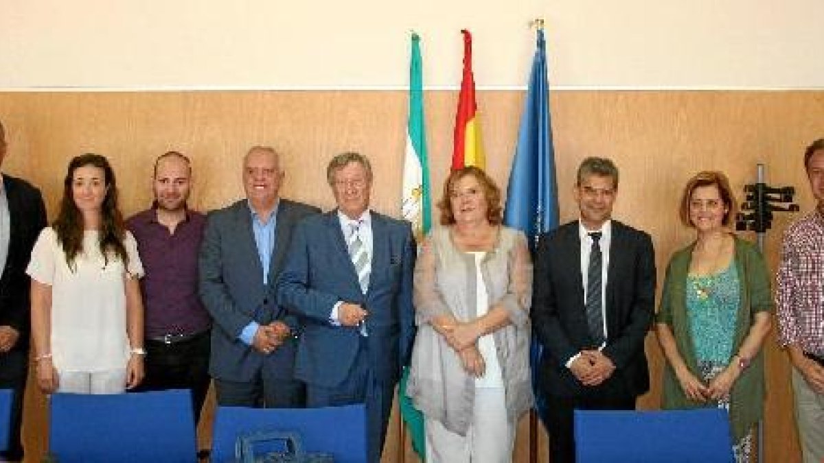 Foto de familia tras la reunión mantenida el miércoles.