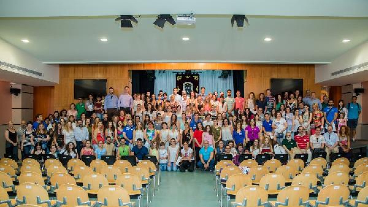Voluntarios que participarán el domingo en la carrera por las enfermedades raras.