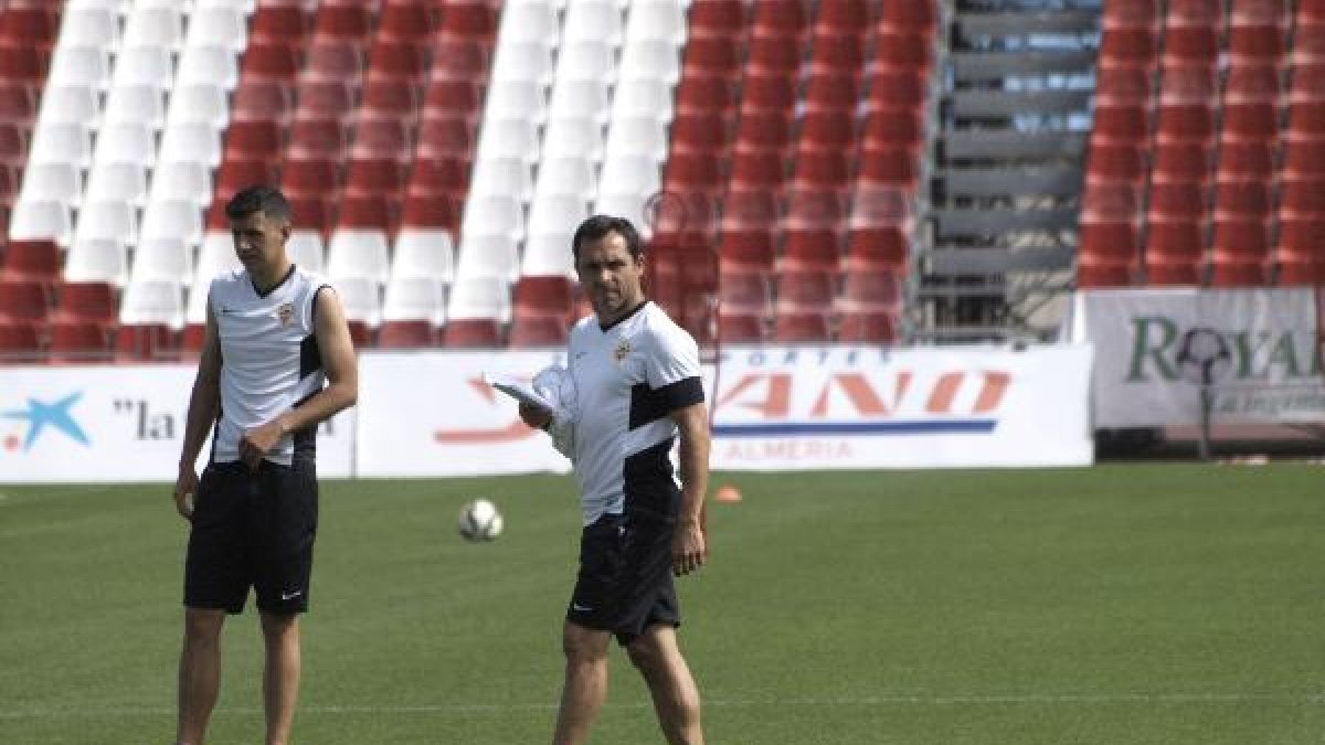 Sergi Barjuan seguirá en el banquillo rojiblanco.