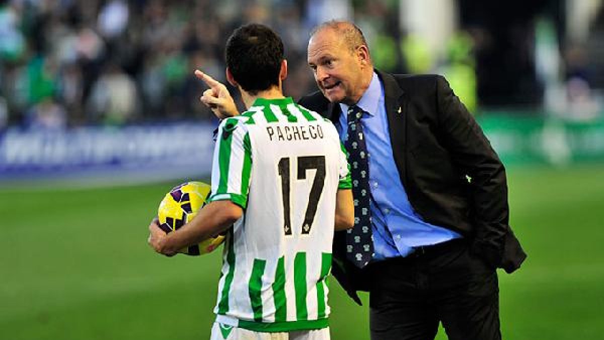 Dani Pacheco, hablando con Pepe Mel.