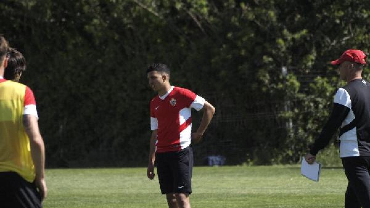 Hicham vuelve a jugar con la Selección.