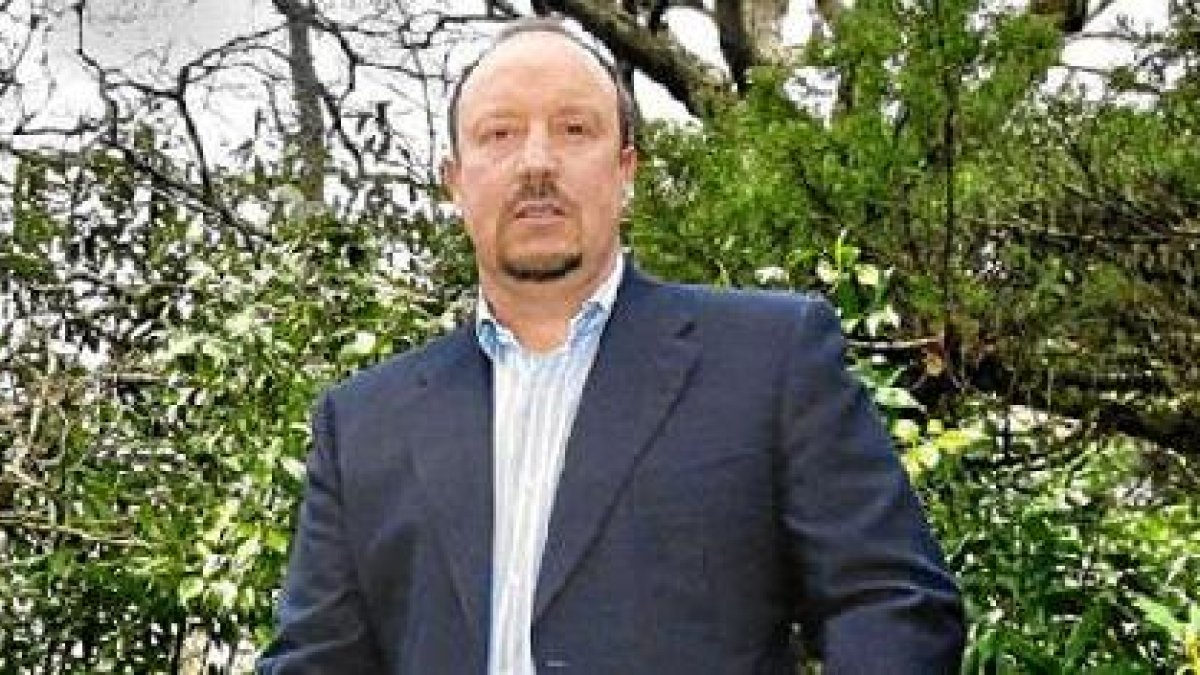 Rafa Benitez se coloca último en la larga lista de entrenadores.