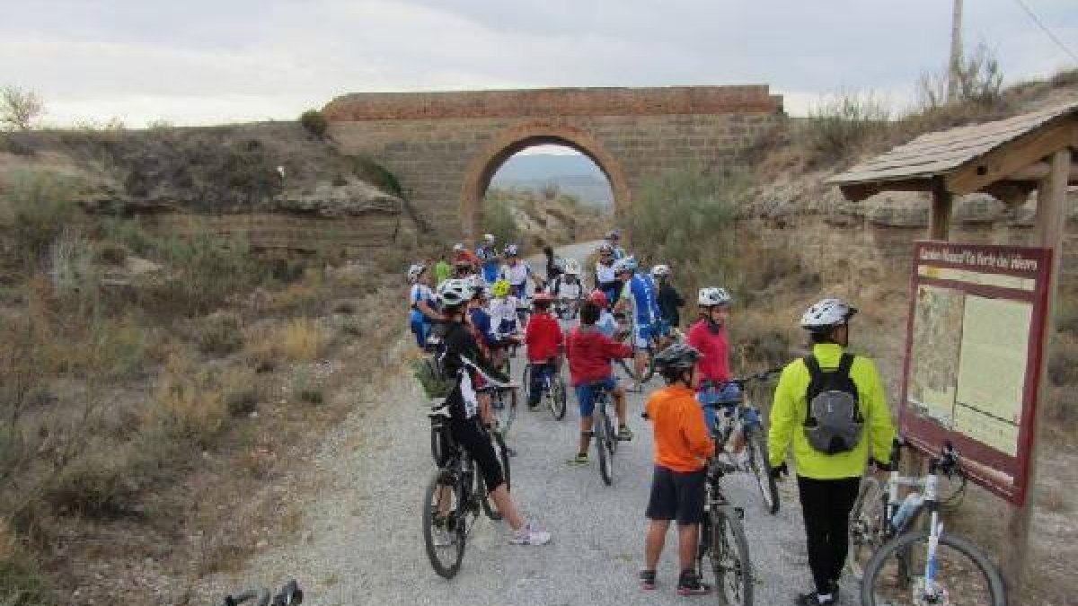 Tramo del Hierro de la Vía Verde del Almanzora a su paso por el pueblo de Serón.