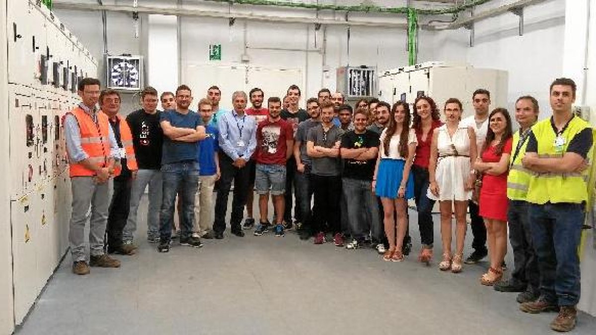 Alumnos de la UAL en su visita al Aeropuerto de Almería.