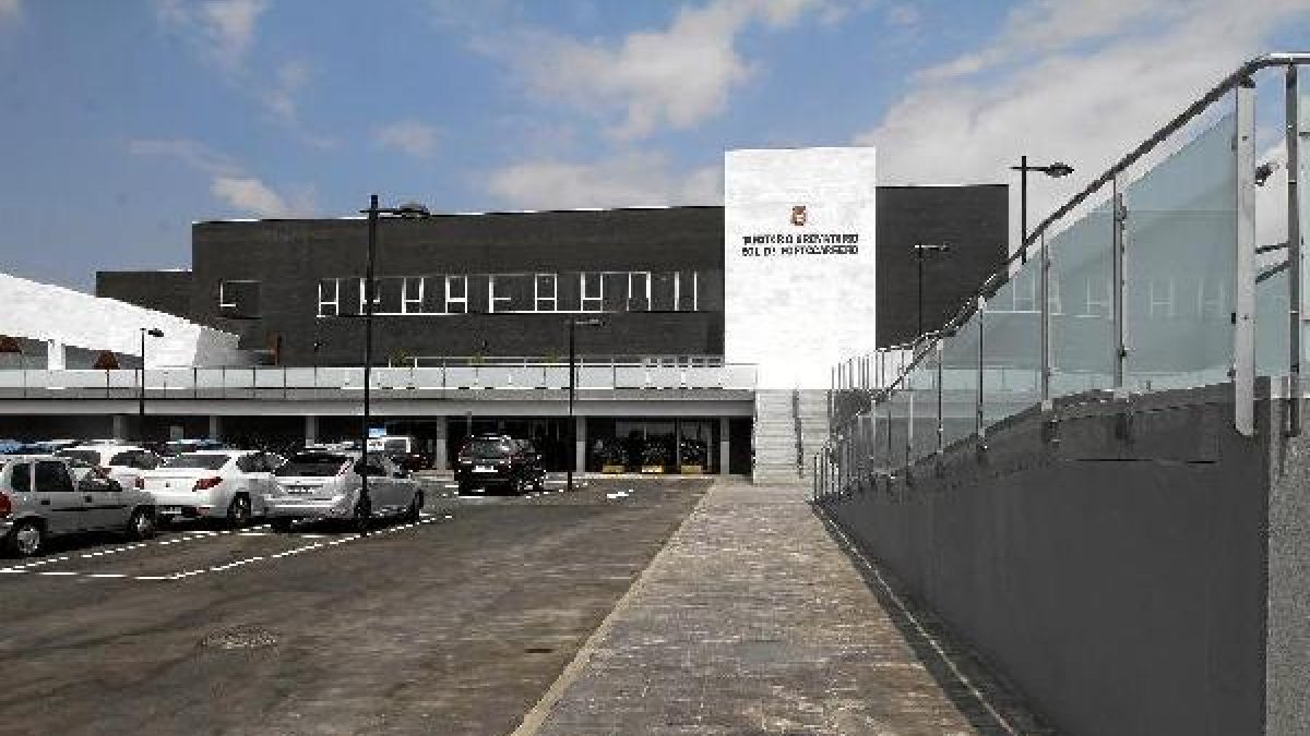 Fachada del tanatorio-crematorio municipal