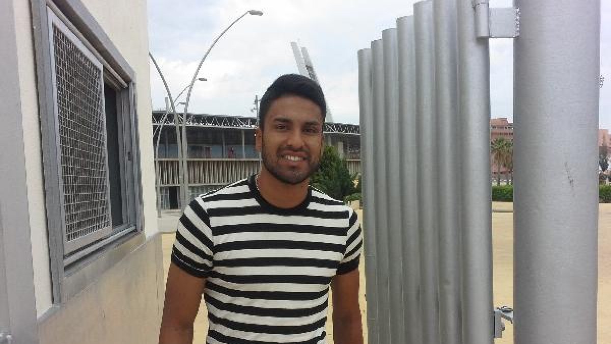 Mauro, este lunes en la puerta del Estadio Mediterráneo.