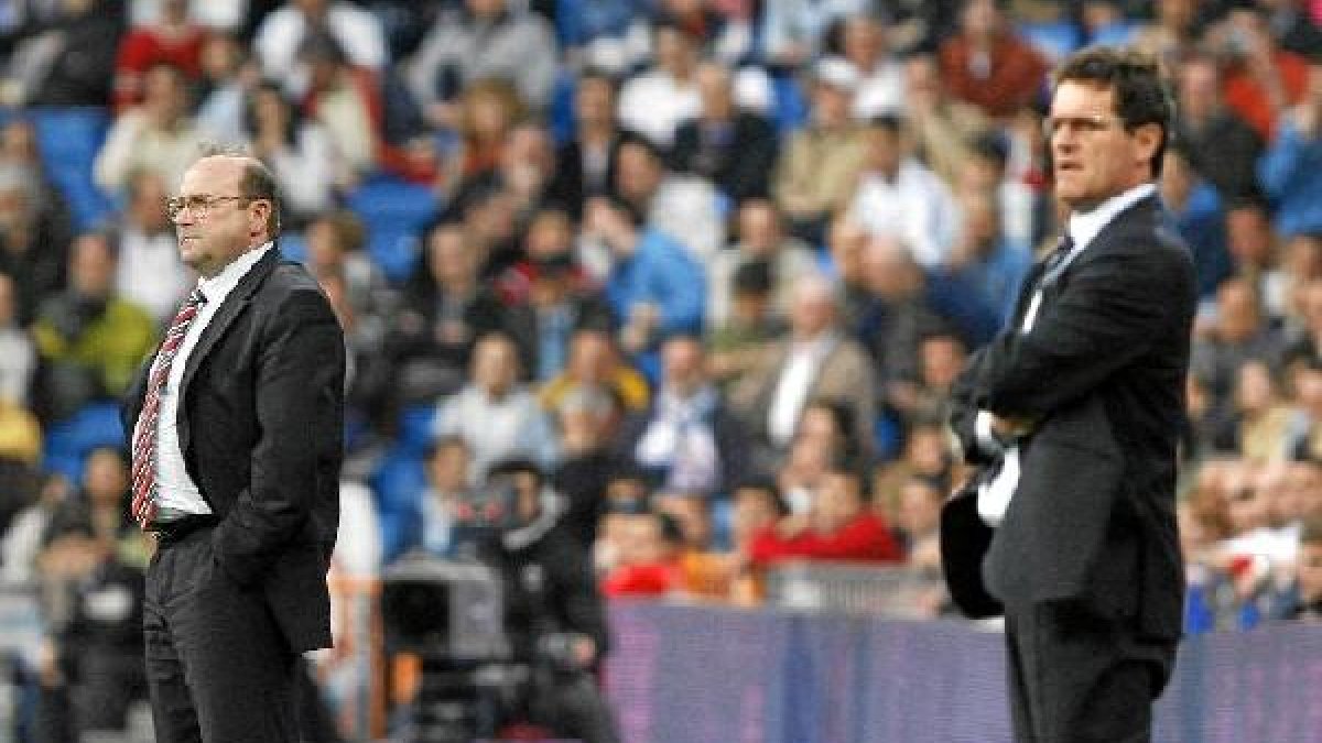 Paco Flores en el Bernabéu dirigiendo al Espanyol.