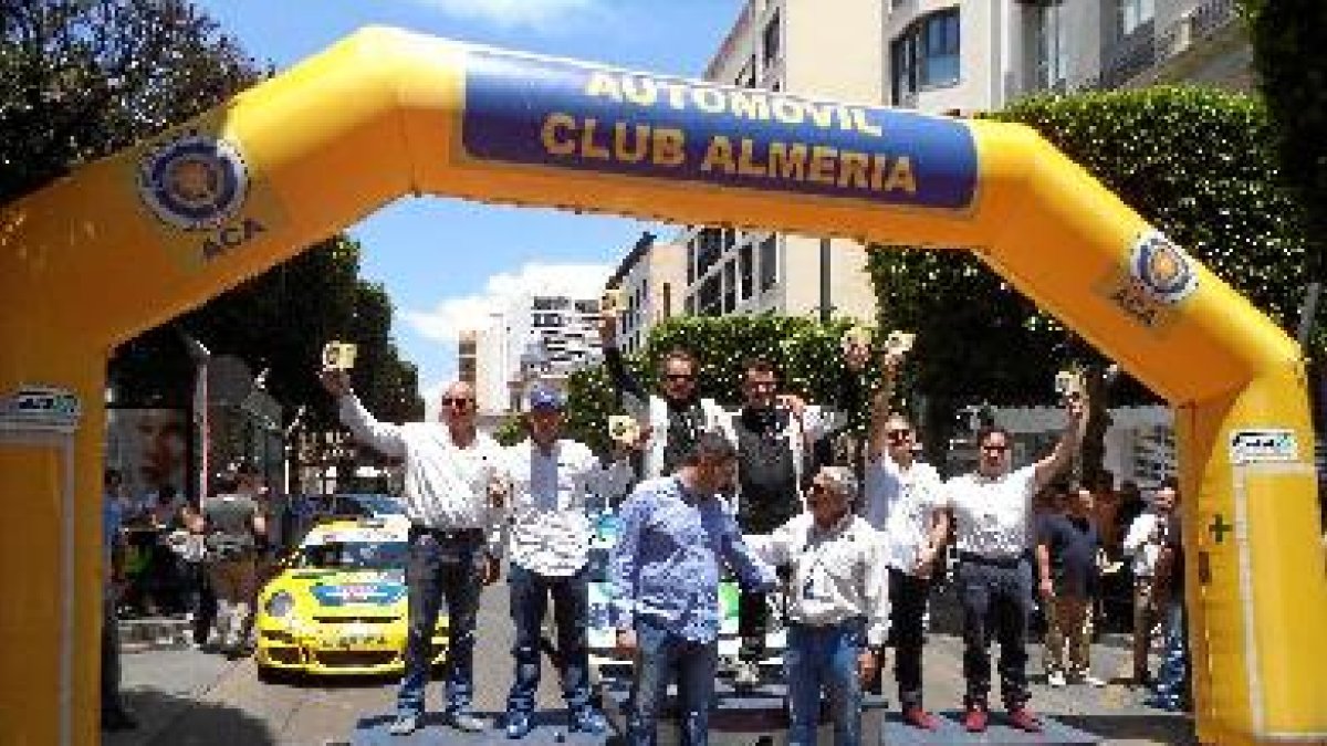 Juanjo Alonso con los grandes del motor.