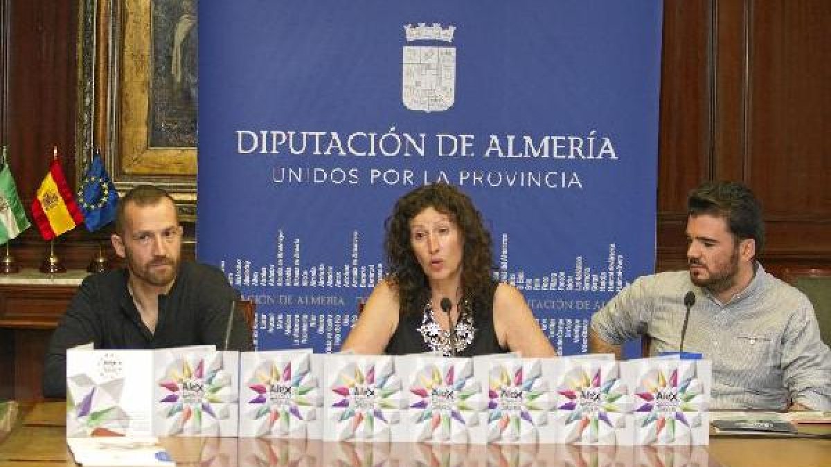 María Vázquez presentó ayer ‘Alex 2015’ junto a Francisco Tamayo y Julio Béjar.