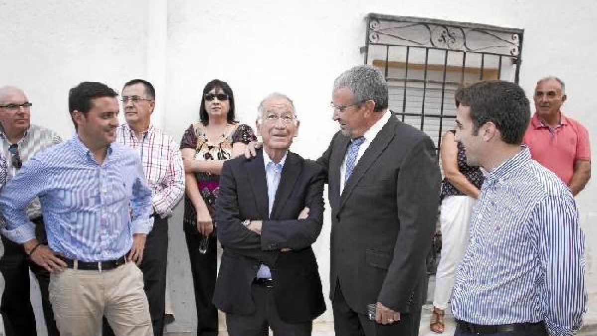 Gabriel Amat, en una visita anterior al municipio de Fines.
