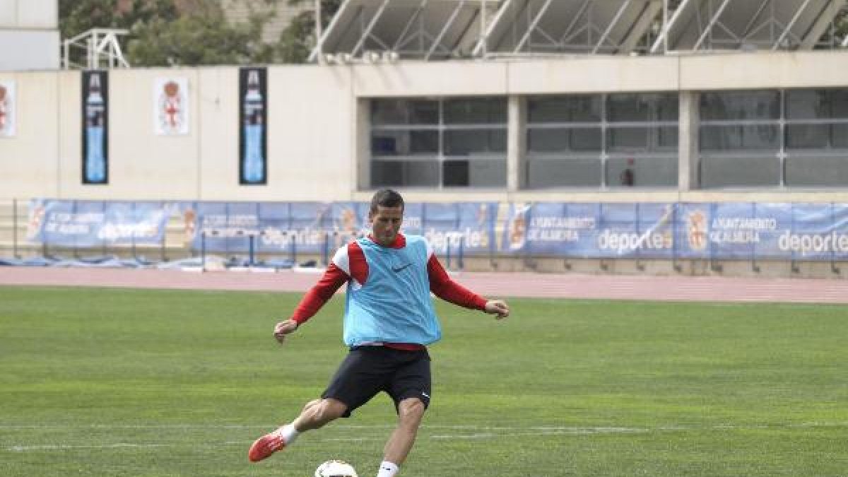 Tomer Hemed no tiene claro si seguirá en el Almería.