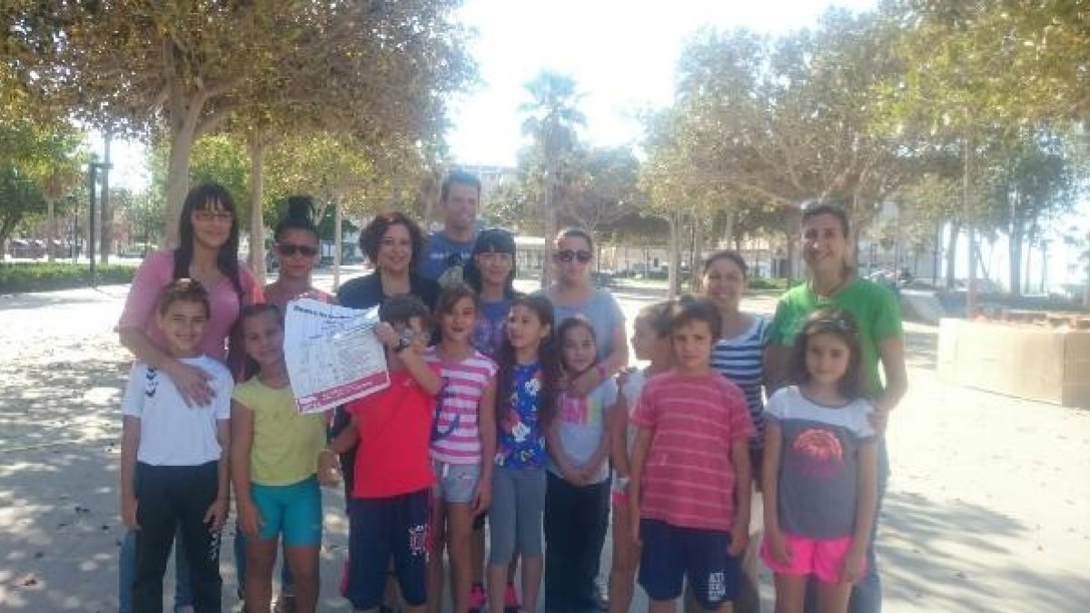 Padres del CEIP Mar Mediterráneo, contrarios a las pruebas Escala, con sus hijos