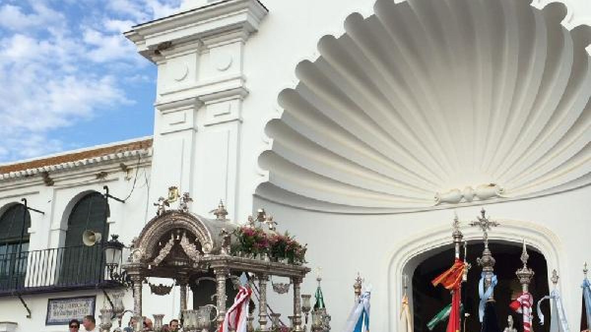 Presentación en el Rocío ante la Blanca Paloma.