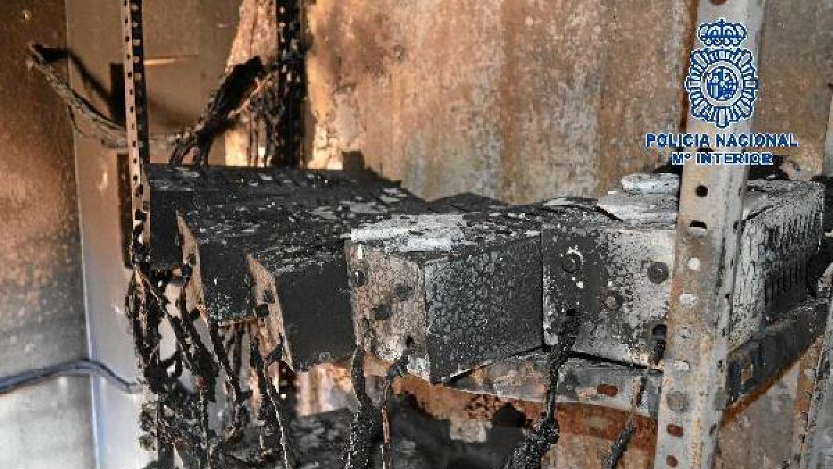 Transformadores quemados por el incendio, generado en este punto de la casa.