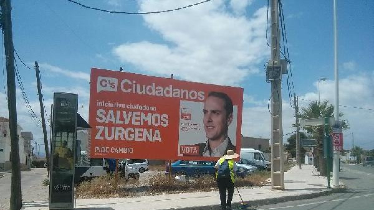 cartel en el que el candidato de Cs pide “salvar” Zurgena