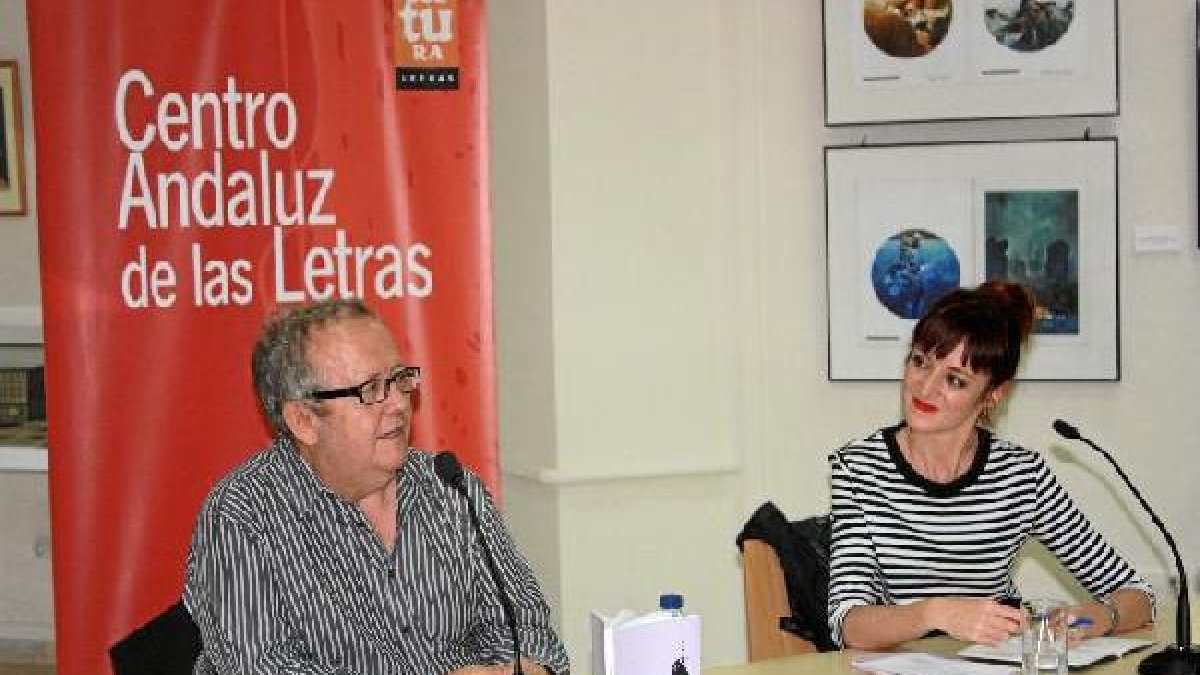 Juan José Téllez junto a Carmen Camacho.