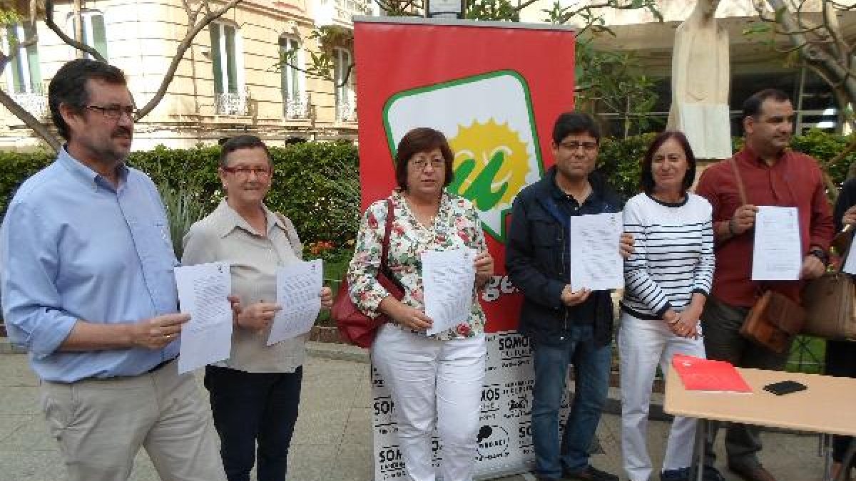 Los candidatos de IU ayer en la capital