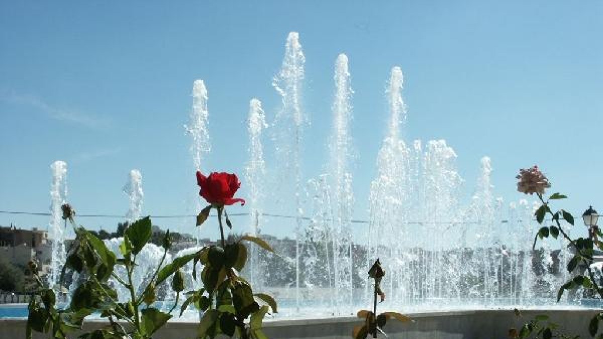 Fuente situada en la Plaza Mayor de Albox y en su paseo que están siendo reparada desde hace unas semanas