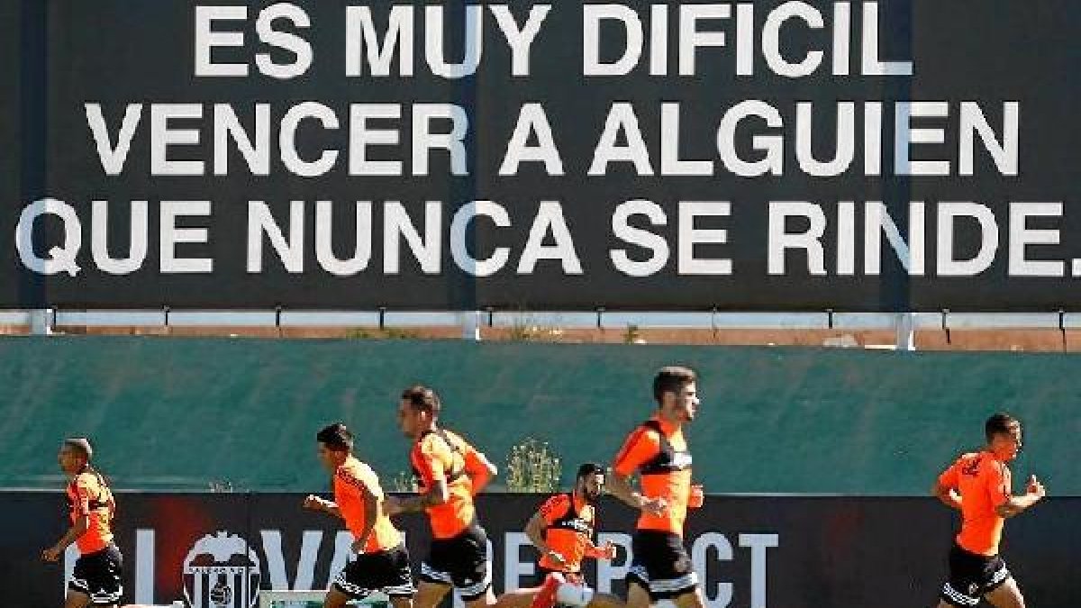 Los jugadores del Valencia preparando la gran batalla.