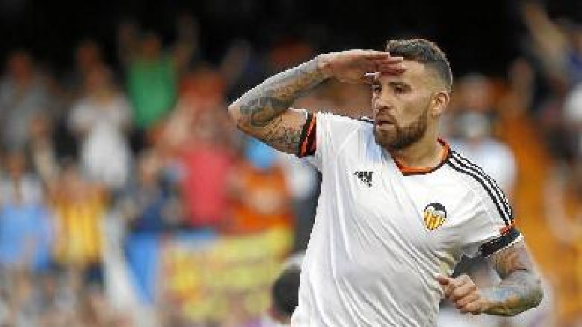 Otamendi tiene ofertas para salir del Valencia.