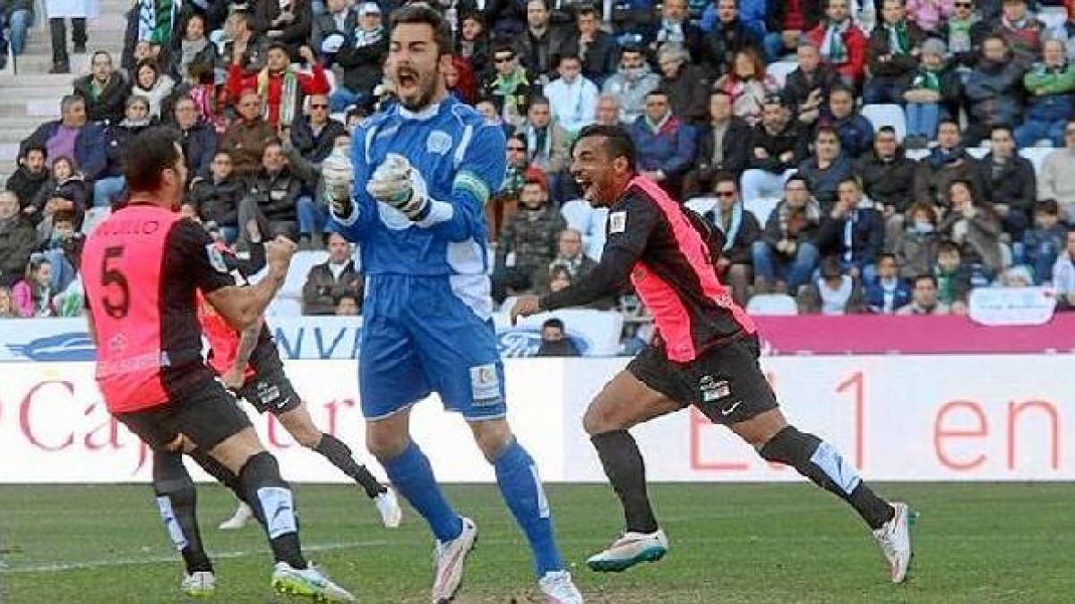 Michel celebra uno de sus goles al Córdoba en el Nuevo Arcángel.
