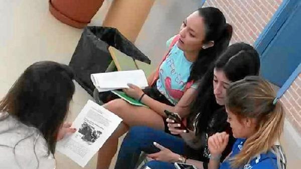 Estudiantes del IES Aurantia durante la gymkana virtual.