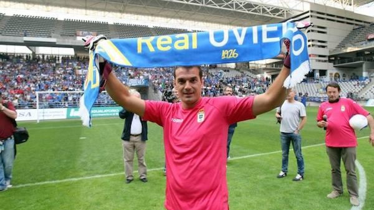 Esteban en el Oviedo.