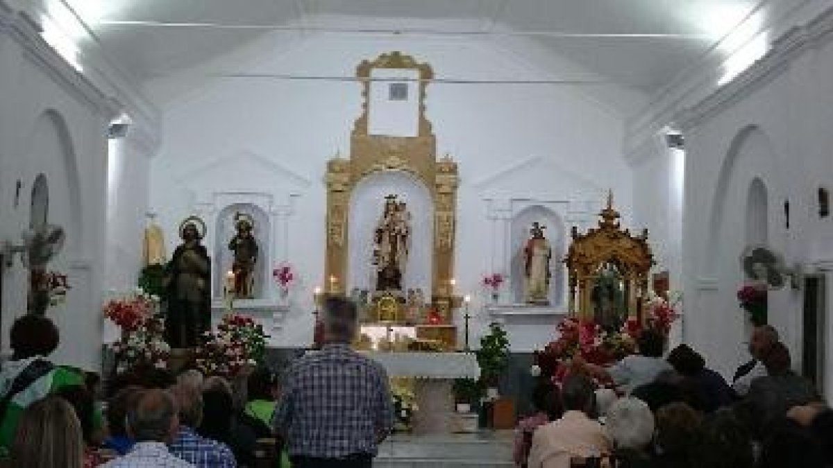 La virgen a su paso por la iglesia del Llano de los Olleres