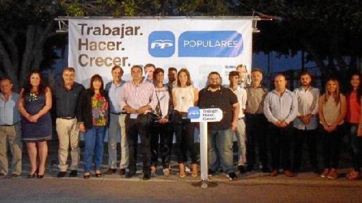 Foto en familia del acto celebrado en El Viso.